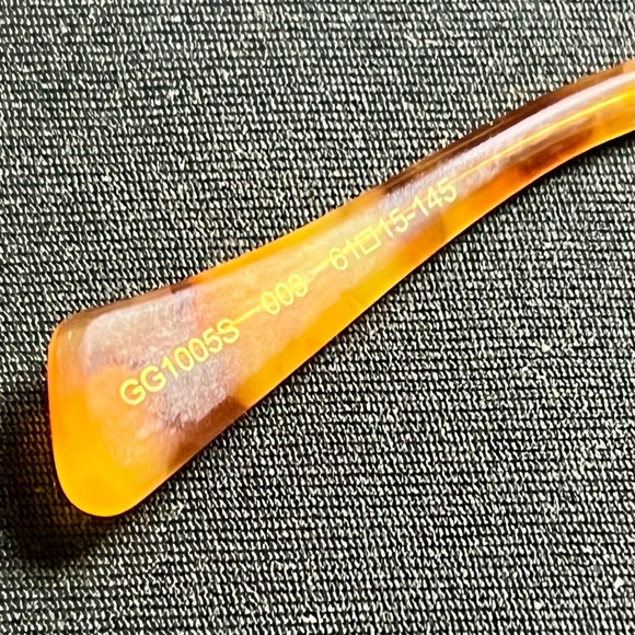 Gucci Authentic Women’s Geometric Sunglasses with Original Case & Bag - Picture 15 of 16